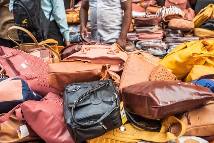 印度加尔各答地铁列车,印度火车站加尔各答