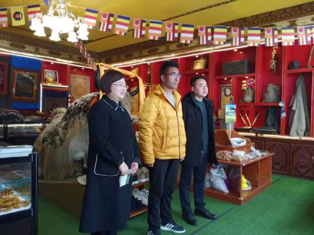 《白玉藏绣传承人扎西色郎》