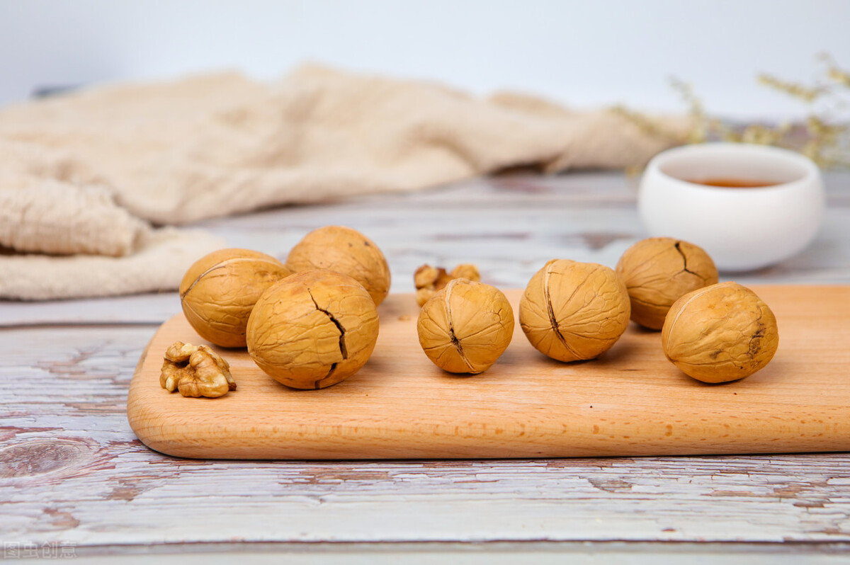 木桌子上的划痕怎么处理,木餐桌有划痕怎么处理