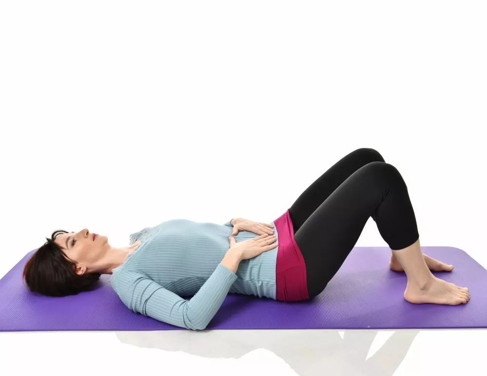 女性漏尿并非不治之症！原因有哪些？漏尿在日常生活中如何改善？