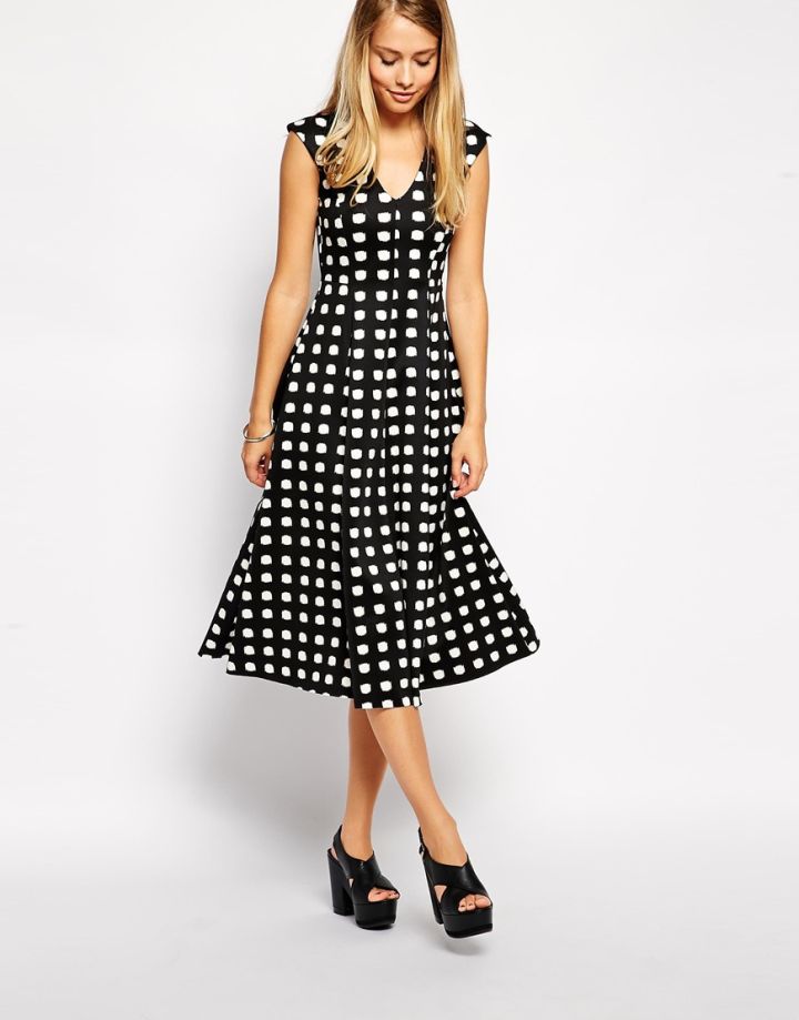 女生怎么穿衣服才显得淑女,女生怎么穿衣服才好看