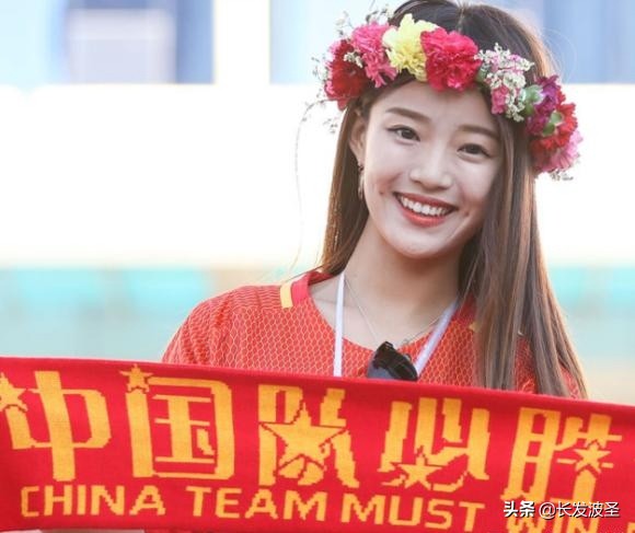 盘点球迷骂国足的名场面,球迷现场怒批国足