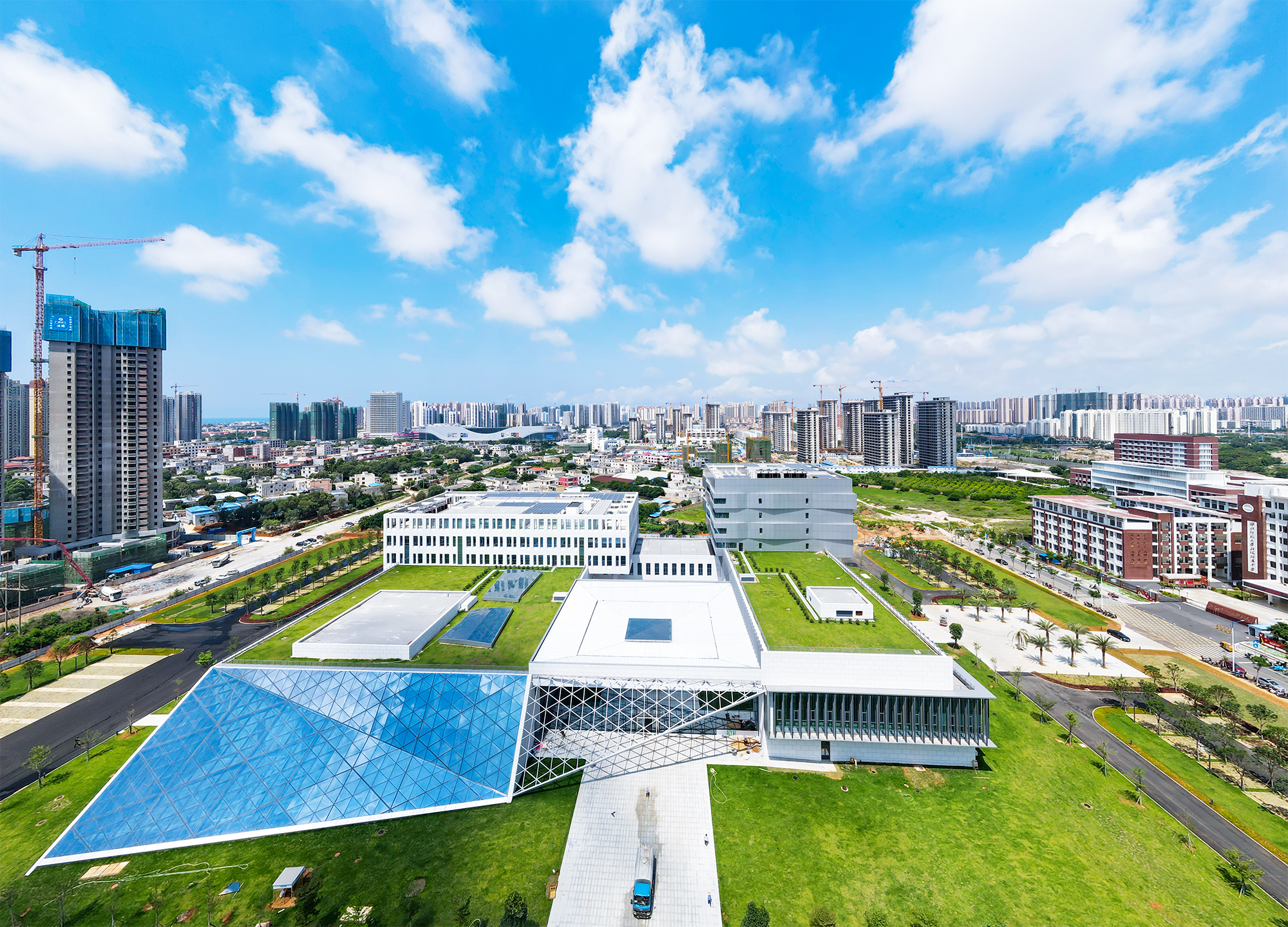 北海房价又跌了，但打工人平均月薪才四千出头，买房还得再三掂量