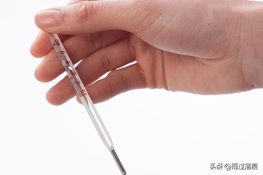 测体温需要把温度计甩到多少度,体温计为什么要甩一下教学视频