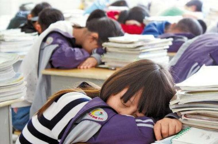 高三睡眠不足学习效率低下,高三怎样缓解睡眠不足