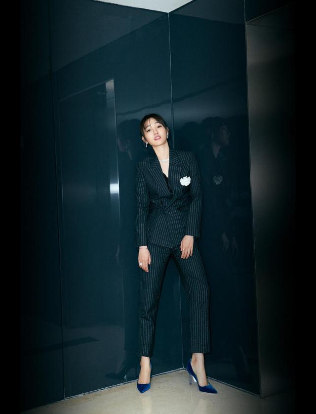 白百何穿红色深v裙子照片,白百何深v黑色裙图片