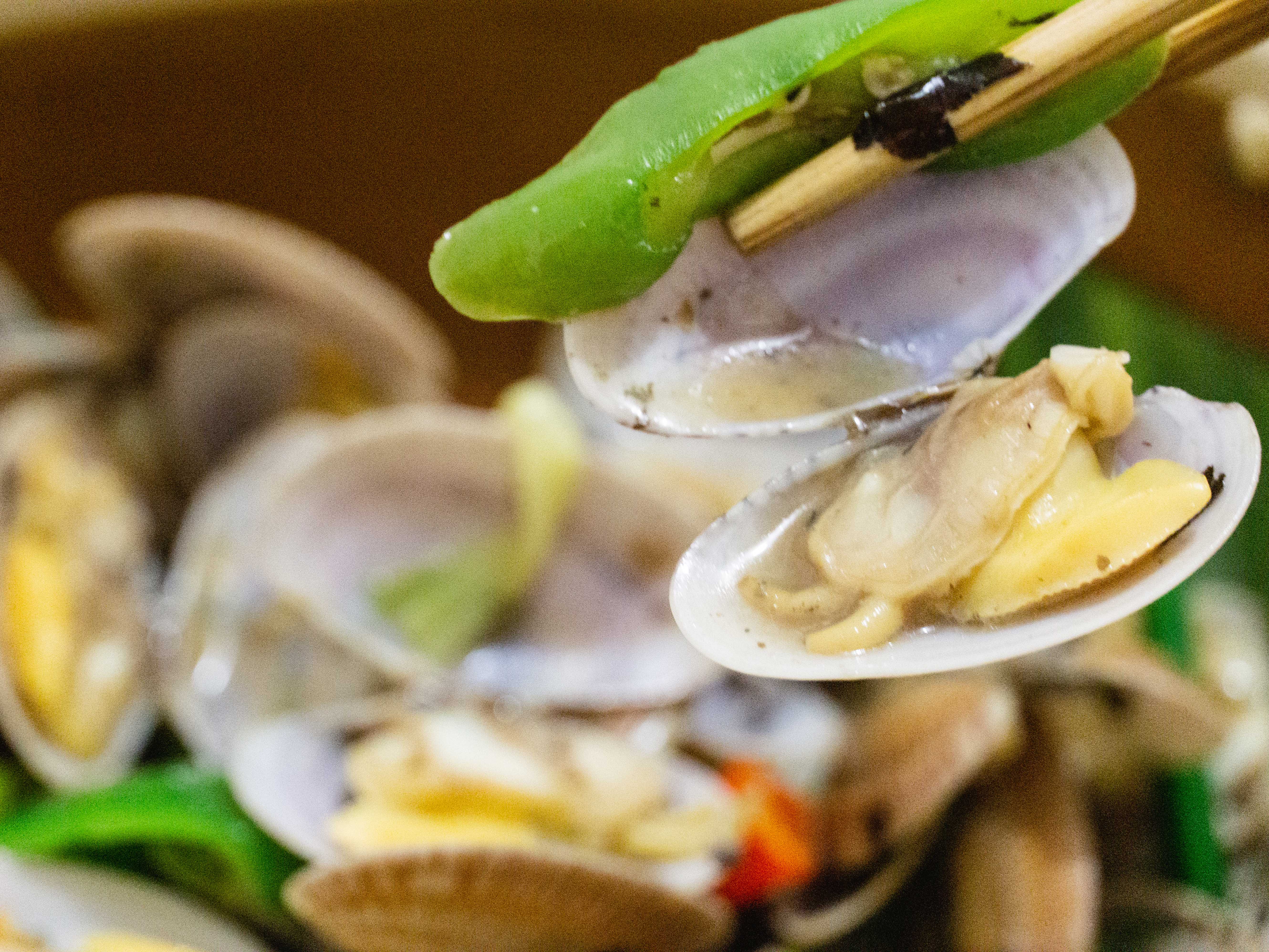 砂锅可以做焗菜吗,砂锅焗大虾花蛤金针菇