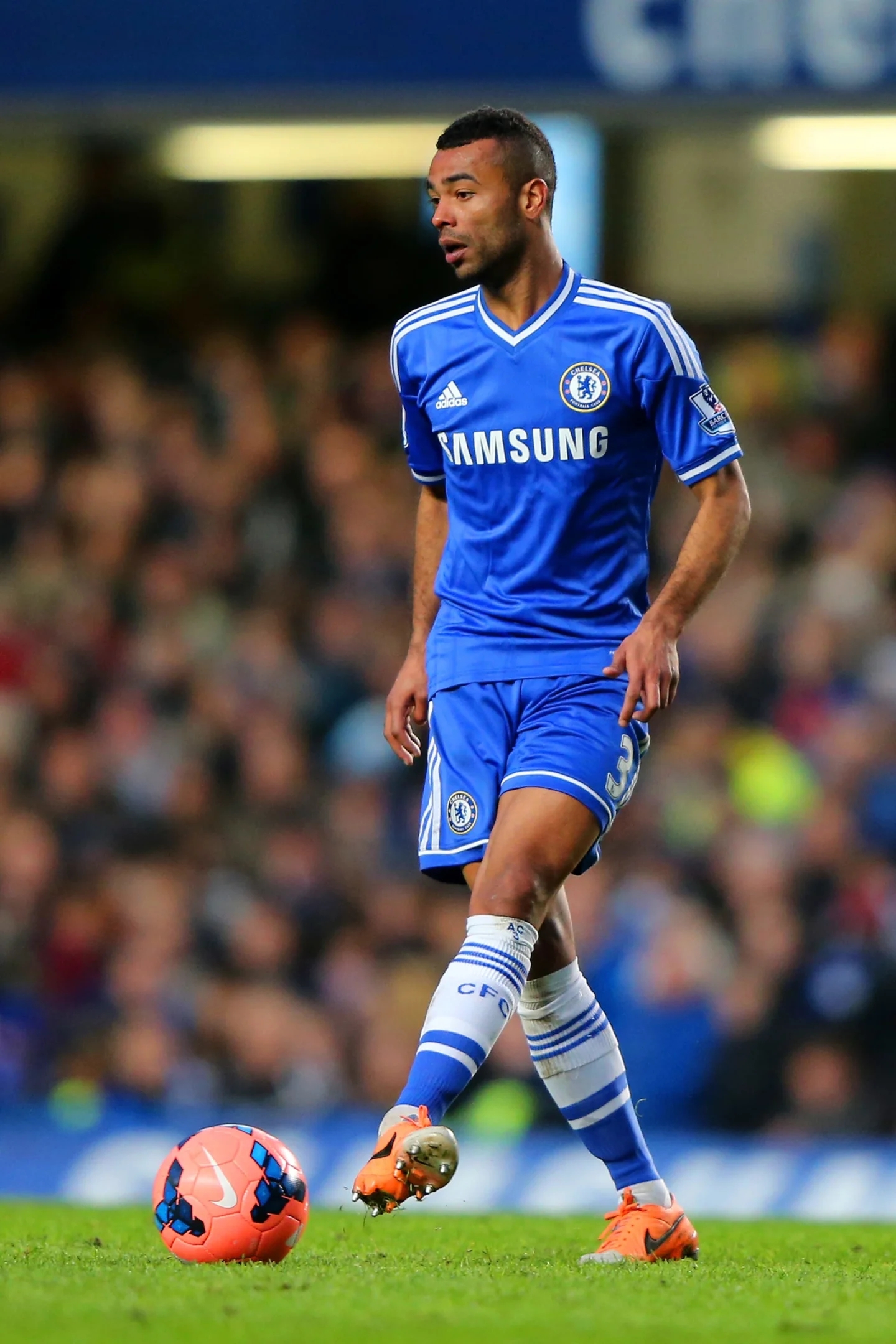 马尔蒂尼卡洛斯谁是第一左后卫,卡洛斯和阿什利科尔