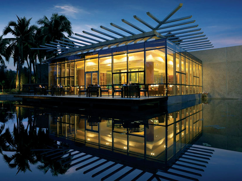 三亚希尔顿酒店多少钱一晚,三亚六月适合旅游度假吗