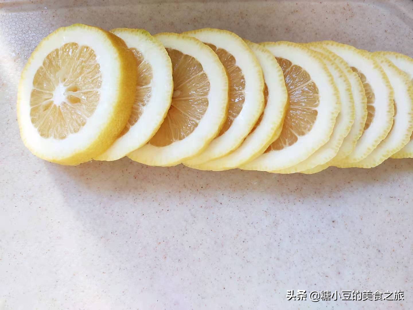 润肺柠檬膏怎么做 (秋冬好吃的柠檬膏止咳润肺)