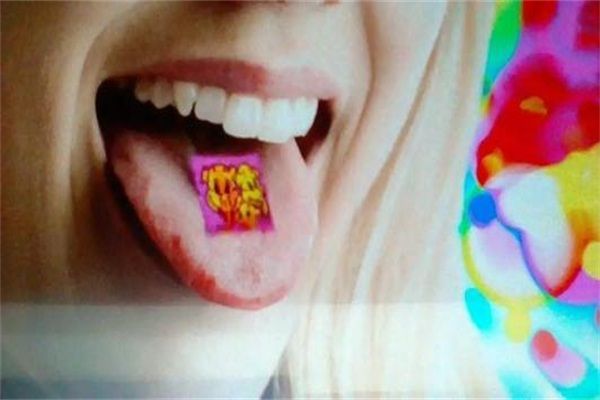 新型毒品邮票是一碰就上瘾吗,被贴毒邮票能上瘾吗