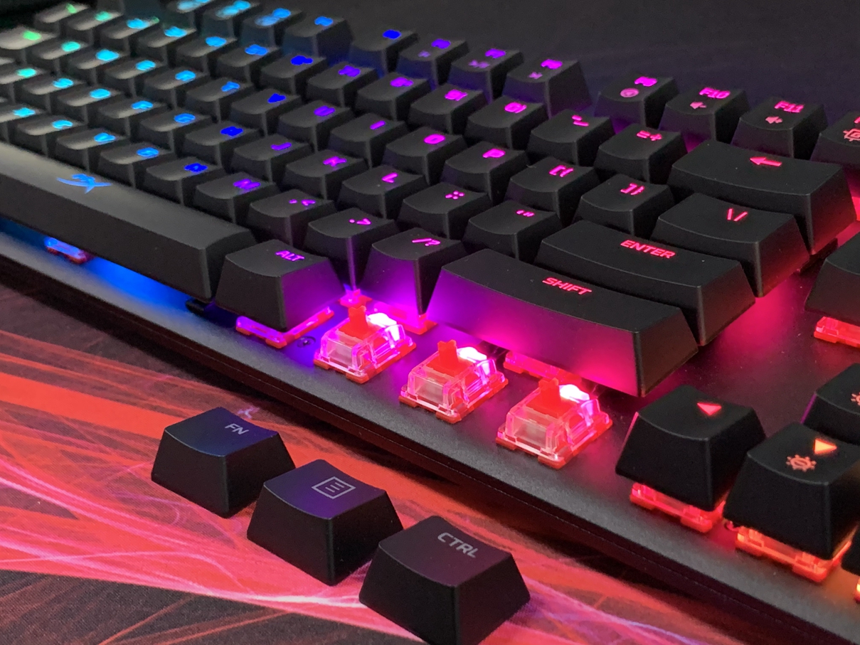 手感最好的红轴机械键盘,游戏键盘青轴和红轴有什么区别
