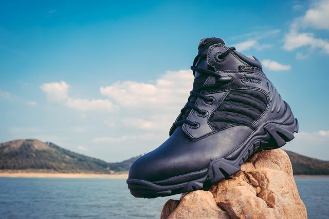 户外达人日常通勤穿的战术靴——体验BATESGX-4（E2266）战术靴