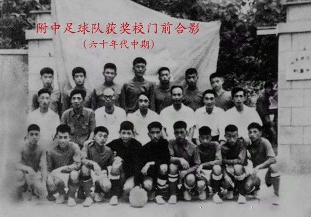 老照片同学集体合影,老学校合影