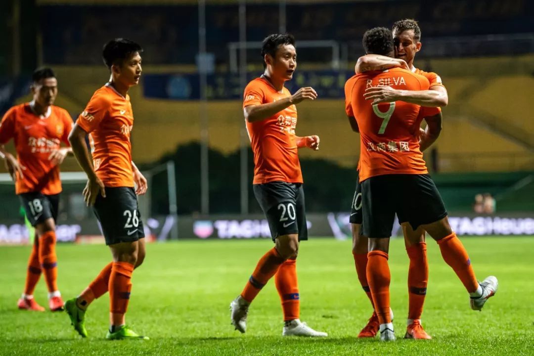 武汉卓尔0:5广州恒大,坚韧如钢铁温柔如蝶翼