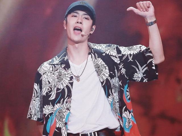 唱歌忘词机智补救男团,唱歌忘词名场面王俊凯