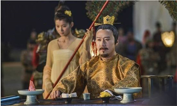 唐玄宗亲自为儿子穿黄袍加尊号，为何还被赶入太极宫孤独愤恨辞世