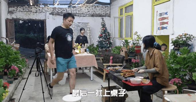 29岁成都女孩“组团养老”！辞职后和闺蜜在乡下爆改350㎡大房子