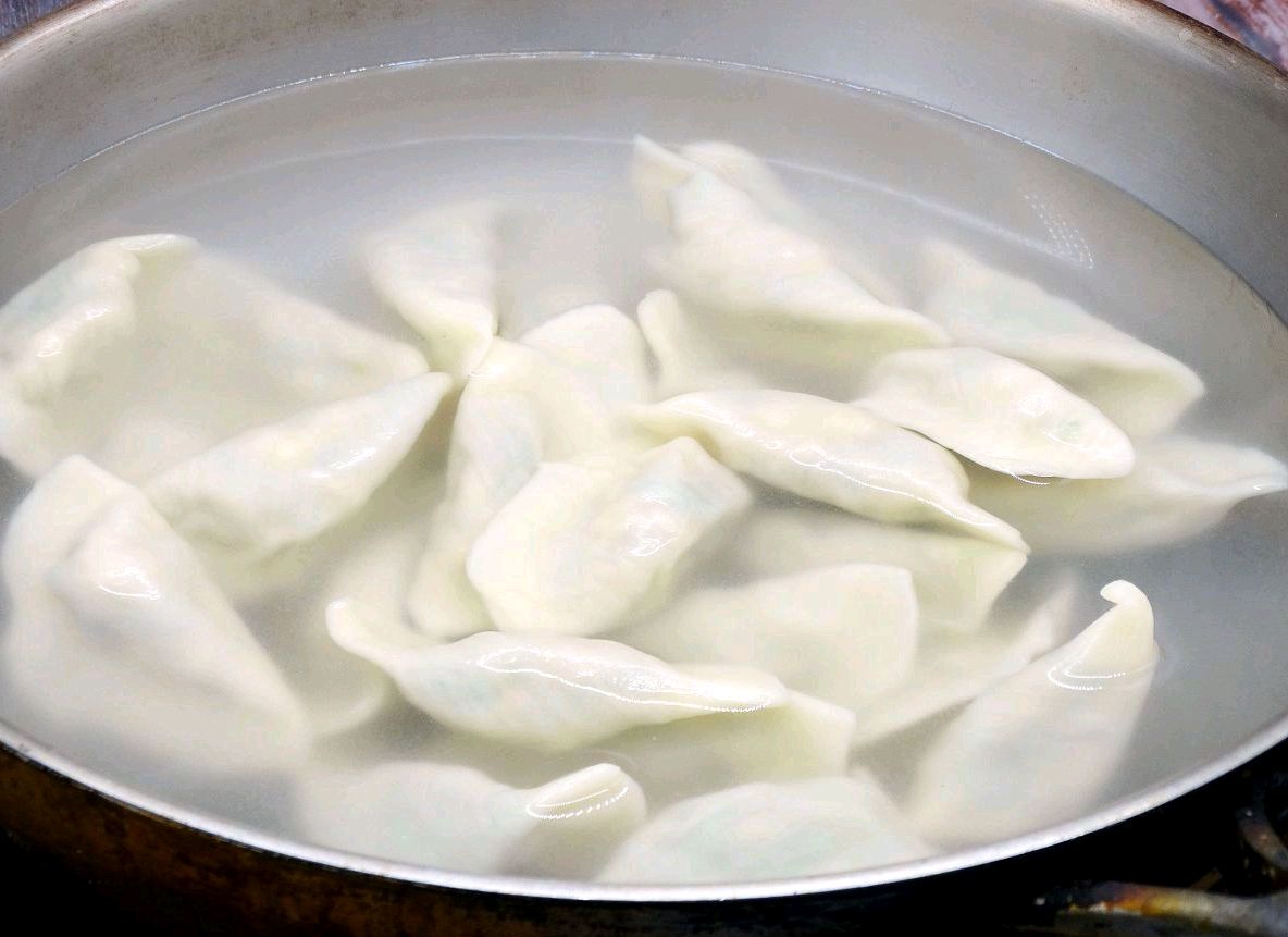 教您做冻饺子不破皮不露馅的做法,冷冻饺子怎么煮不破皮煮多长时间