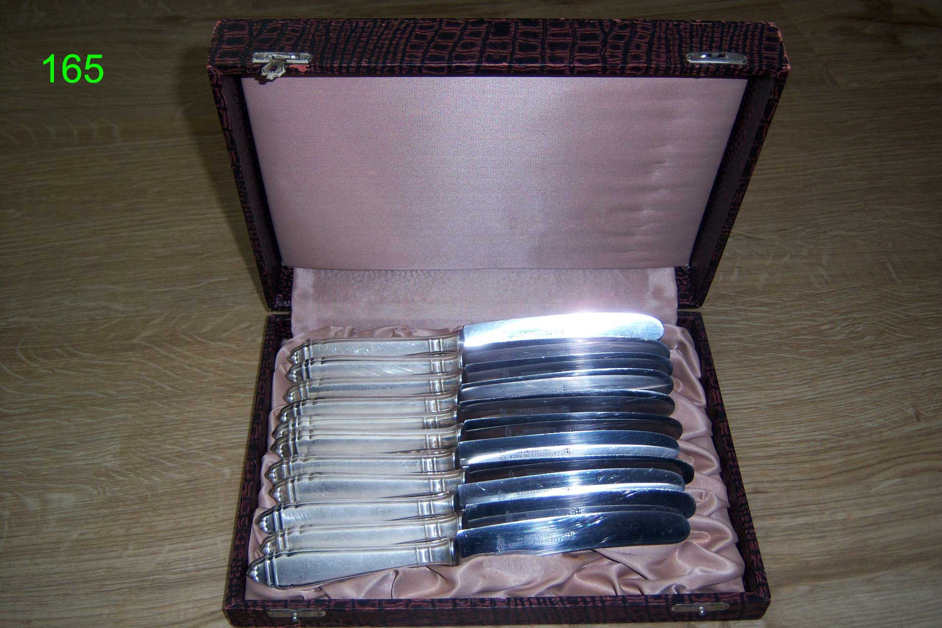 厨房餐桌上的世纪回眸：个人收藏双立人古物目录Season17