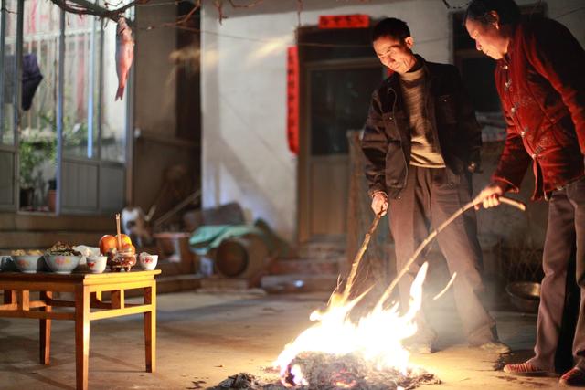 除夕夜，鲁中南人会请祖先回家过年，独特的请家堂习俗了解一下