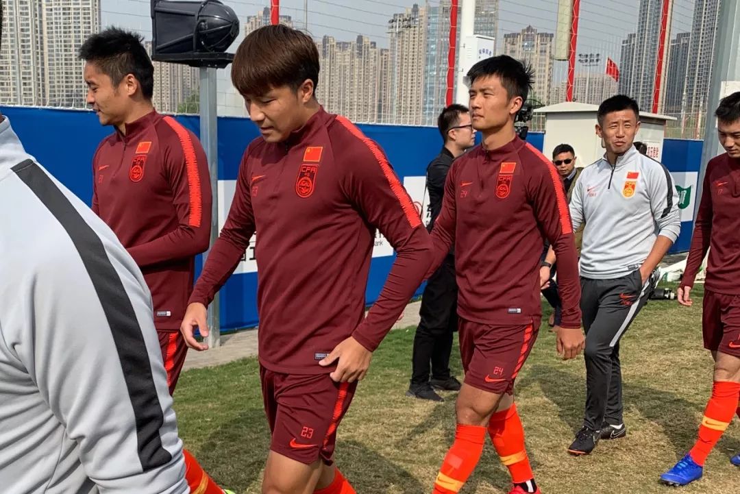 “铁军”国家队开放日：尊重球迷感叹时间不够用