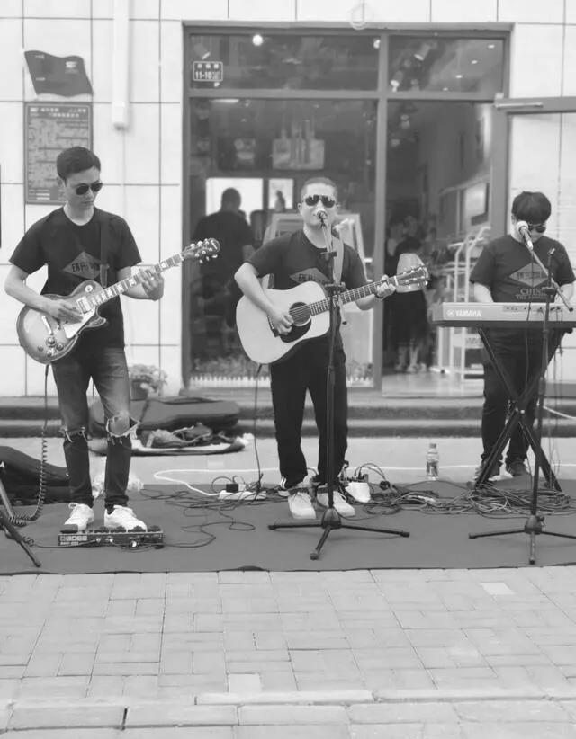 学吉他难不难得多长时间学会弹唱,学吉他难不难多久能学会