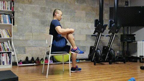 你的坐姿十有八九有问题，肩膀、背部酸痛？教你几招来缓解