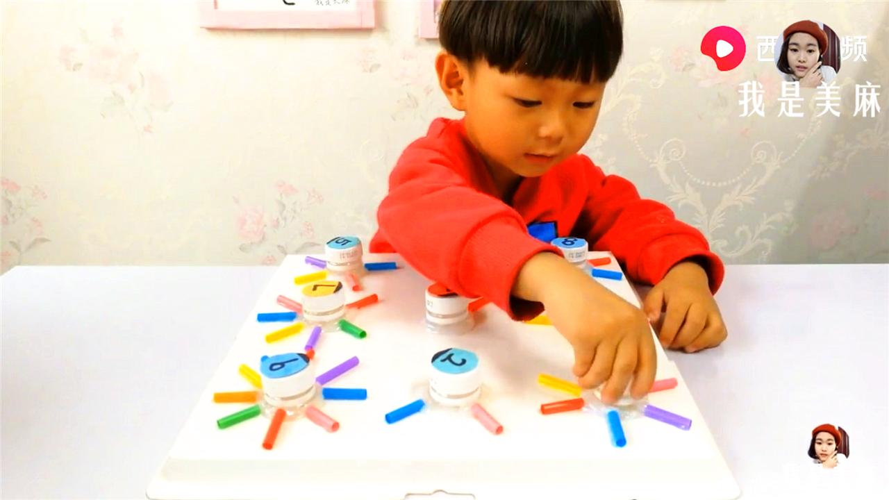 妈妈用盒子给宝宝做玩具,生活妙招之教你给小孩做个玩具