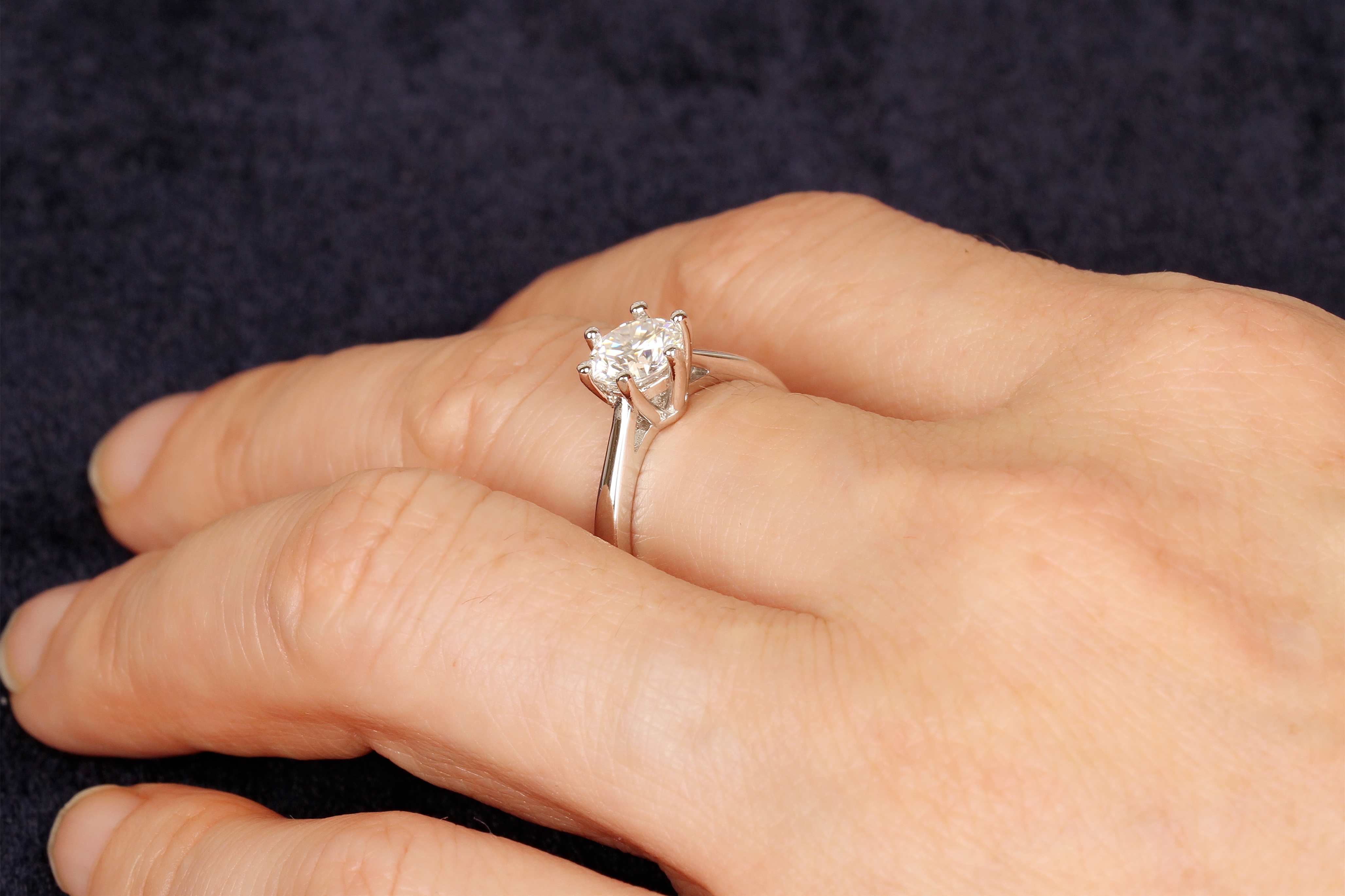 简单款克拉钻的好处,4万预算能买到克拉钻吗