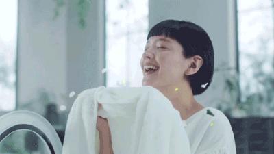 进口大牌洗衣液，天然酵素配方，顽固污渍轻松洗净，连香水都省了