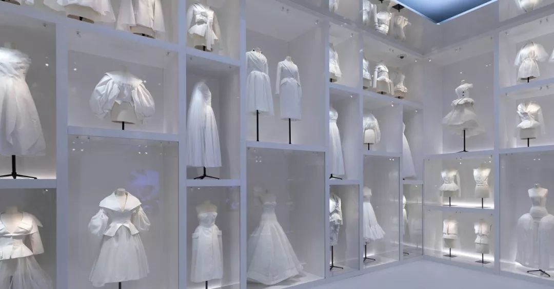 鏆戝亣鑹烘湳灞曡,鏆戞湡淇偧鎵嬪唽