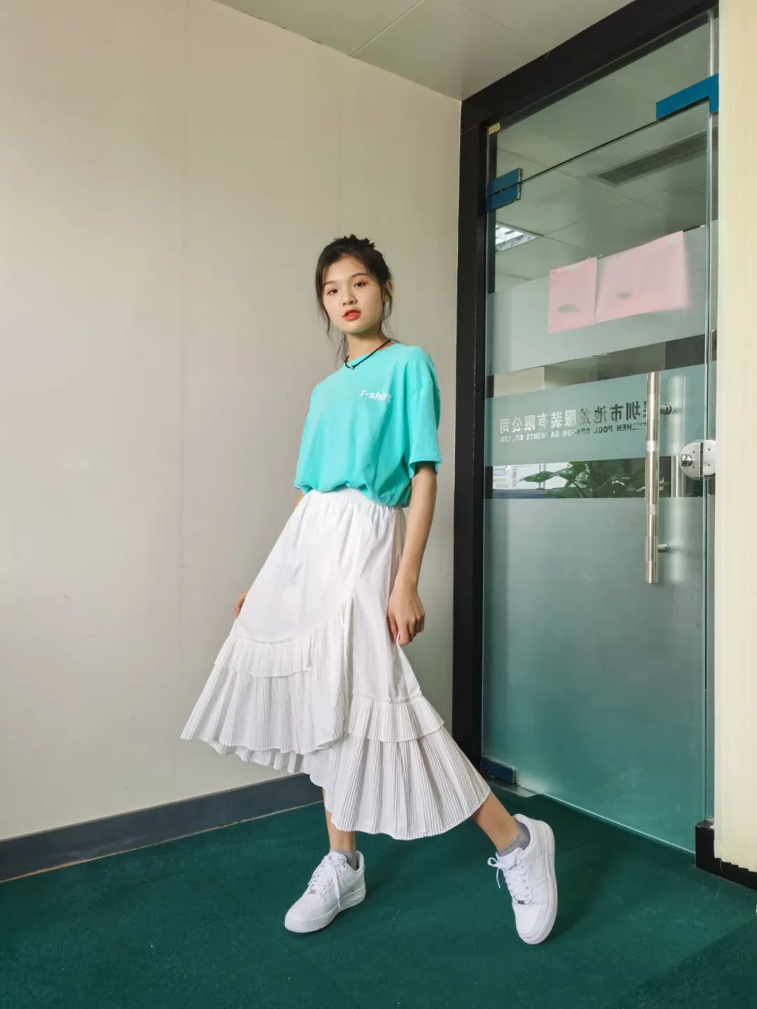 春季如何将基础款穿得高级又时髦,初春穿搭参考春日怎么穿有回头率