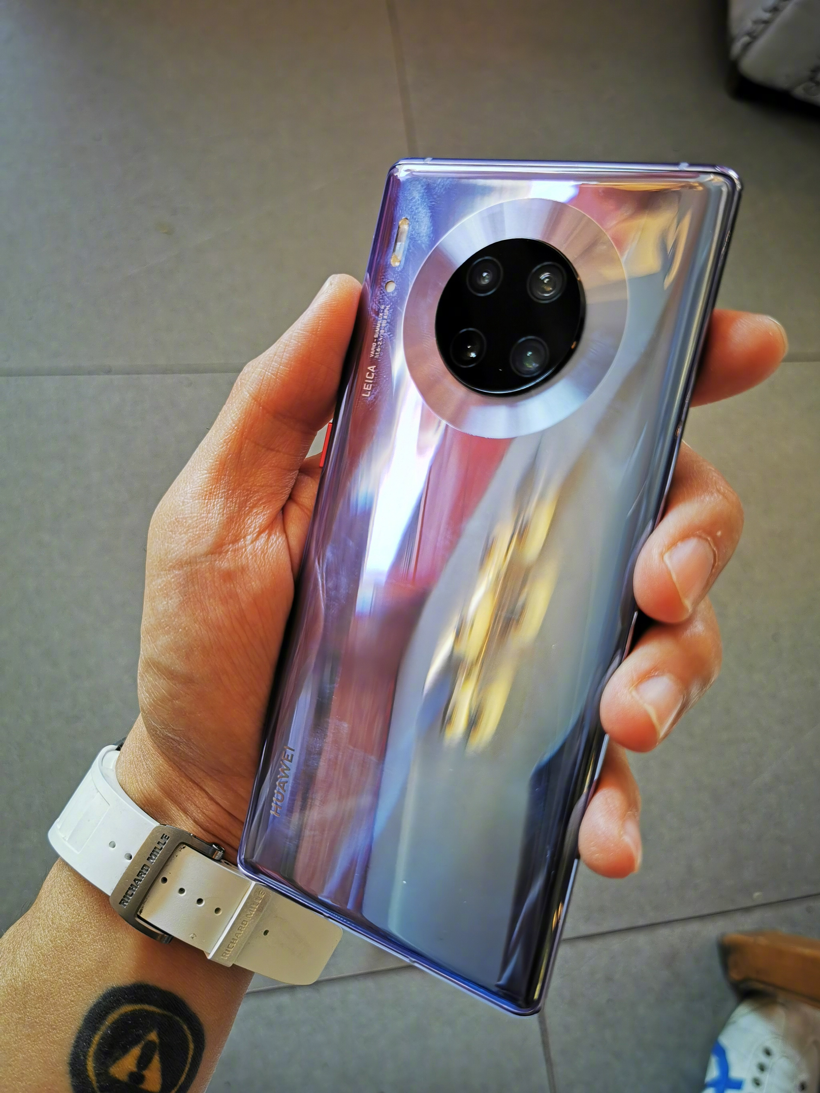 华为mate30国际版和国行版,华为mate30系列标准版值得买吗