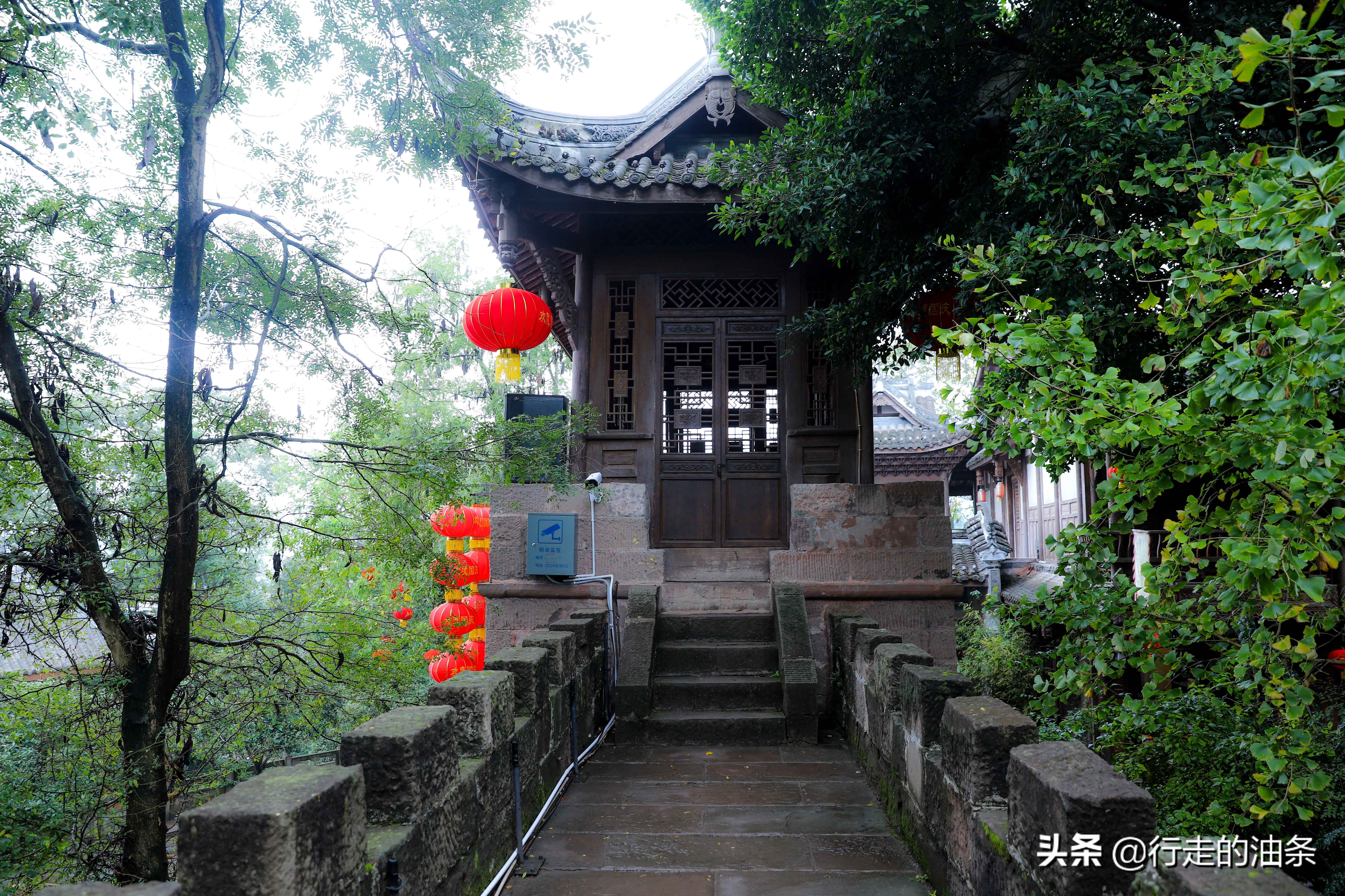 重庆旅游打卡老街磁器口,重庆自驾凤凰古城游记