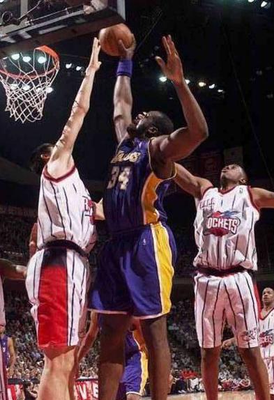 姚明十佳球残暴,姚明巅峰时期打爆热火三巨头