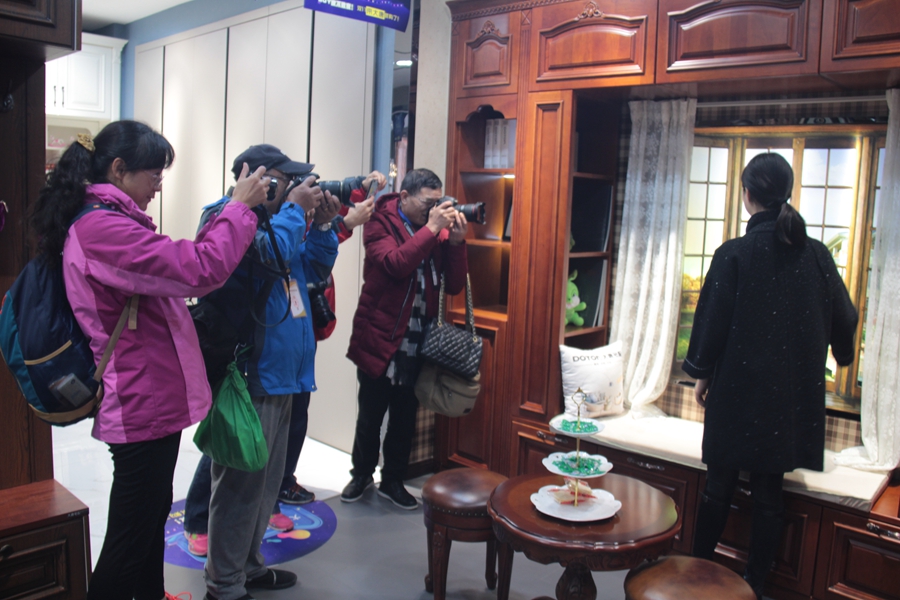 新洛阳信息港对认证商家开展走访回访活动助推企业发展