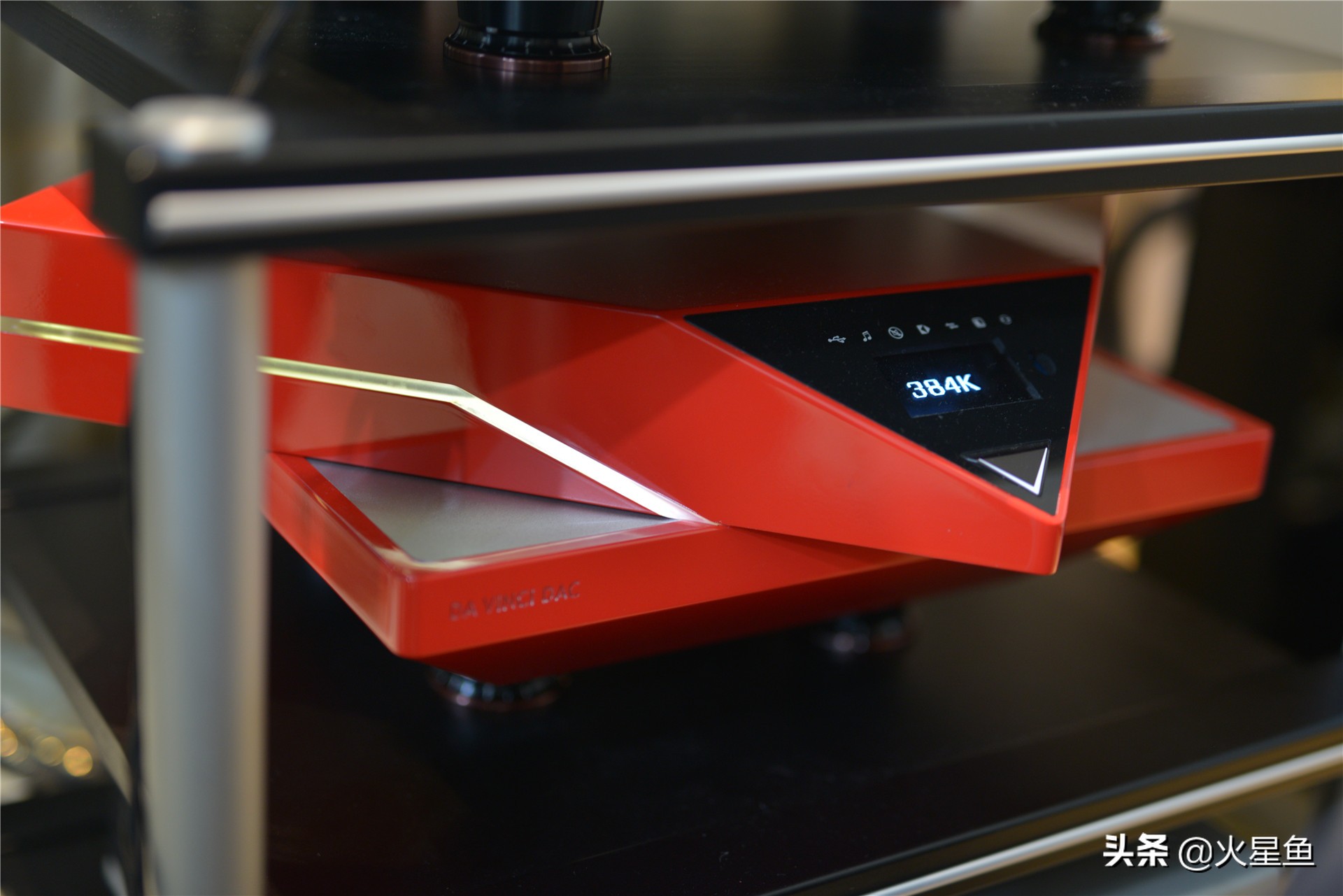 朋友买了个耳机,朋友买了一个声卡耳机