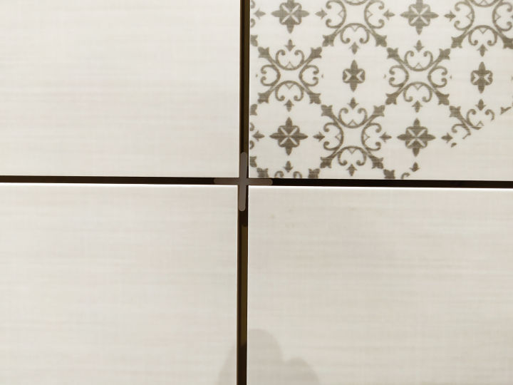 家里地砖缝隙的填缝剂怎么抠出来,美缝后瓷砖上的污垢怎么处理