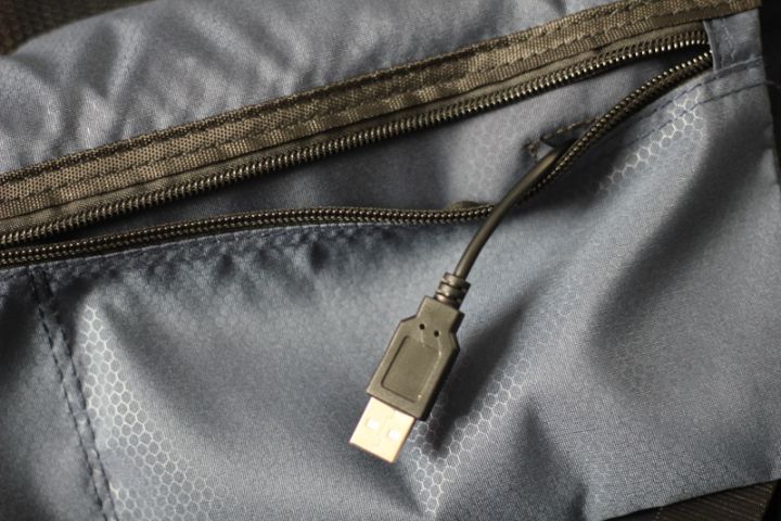 小型轻便指纹锁行李箱,便捷功能行李箱