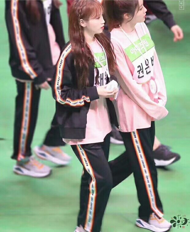 明星机场穿搭2021最近,小个子明星日常穿搭