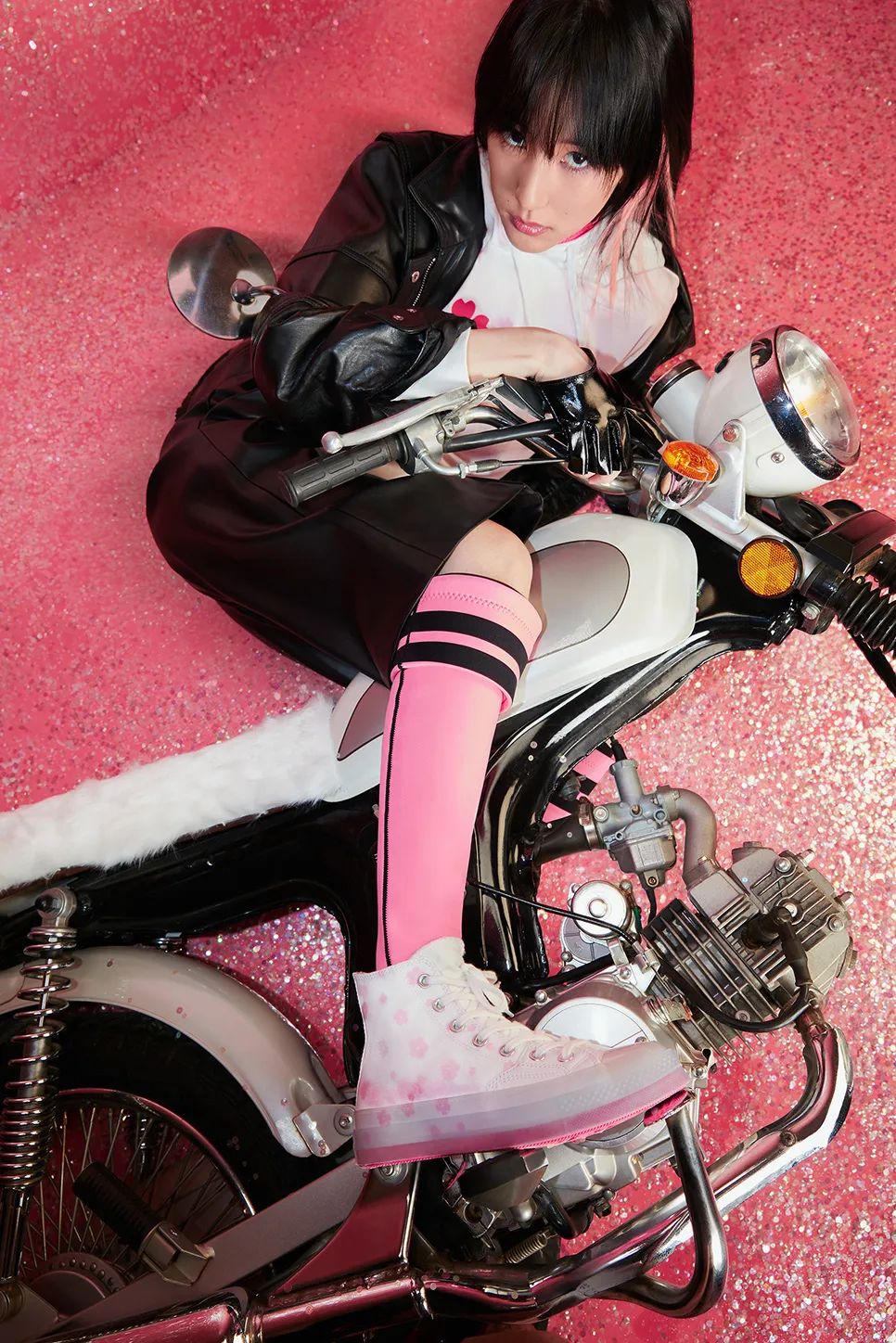 今年流行的帆布鞋长什么样子,今年流行的帆布鞋花纹