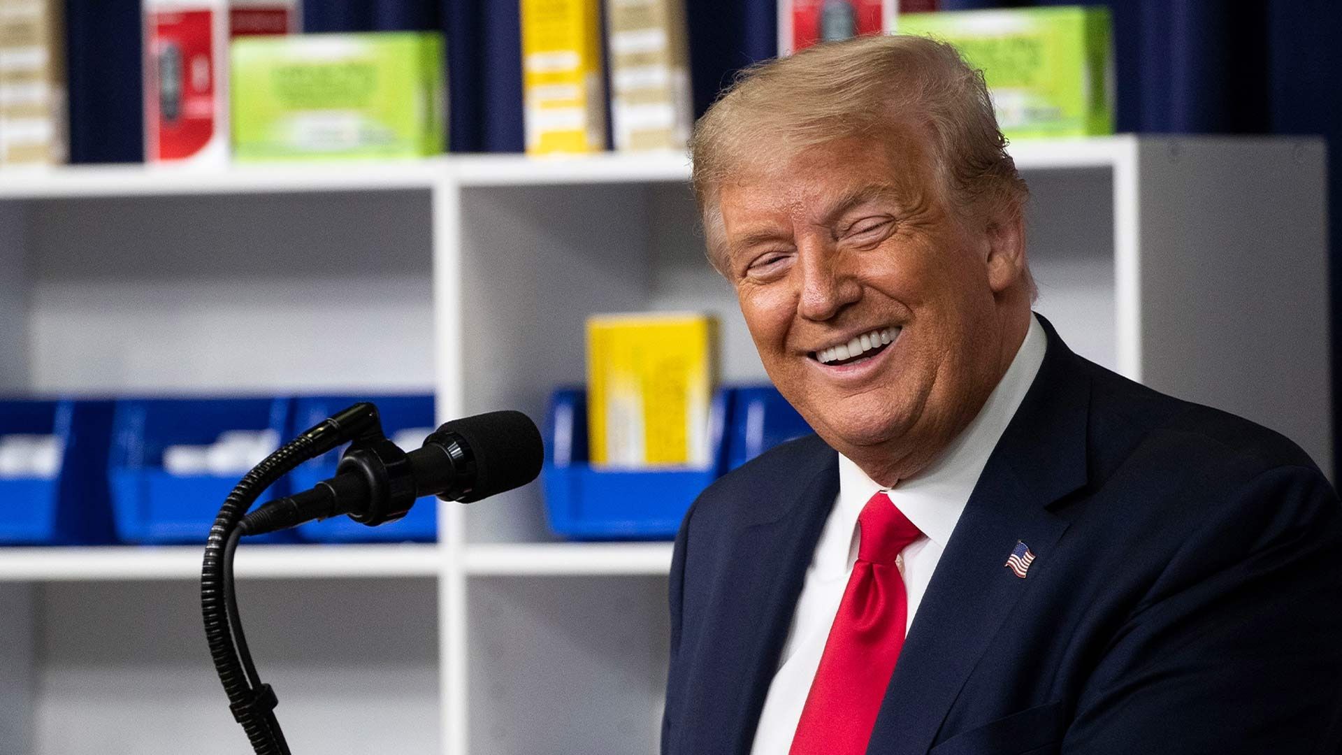 骚操作，线人秘密与FBI合作调查通俄门，结果身份被司法部长泄露