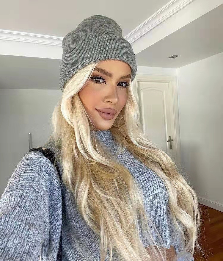 超敢说!皇马中卫性感女友直播吐真言,称不是球员们的战利品