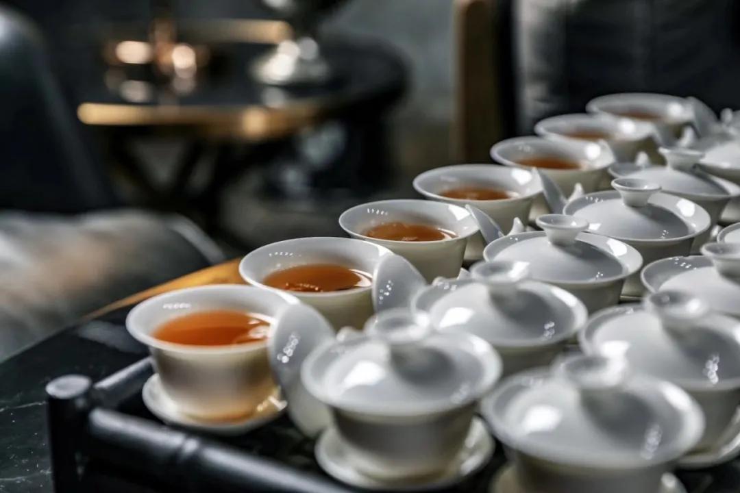 再也不用飞成都了！明星都超爱的贰麻酒馆青岛盛大开业