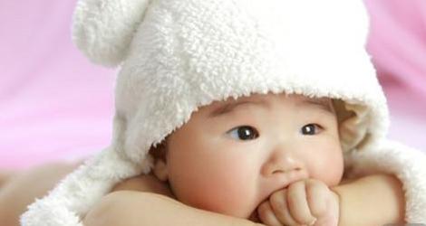 宝宝后背流汗小妙招,宝宝后背出汗湿衣服怎么办