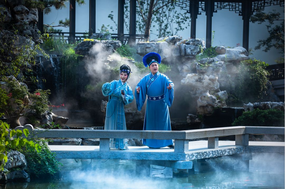 「十堰」在十堰一家小区拍下，这样的外墙第一次见，太牛了