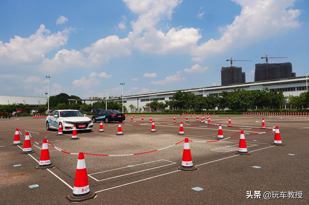 进攻型驾驶有哪些技巧,简述防御性驾驶的操作方法