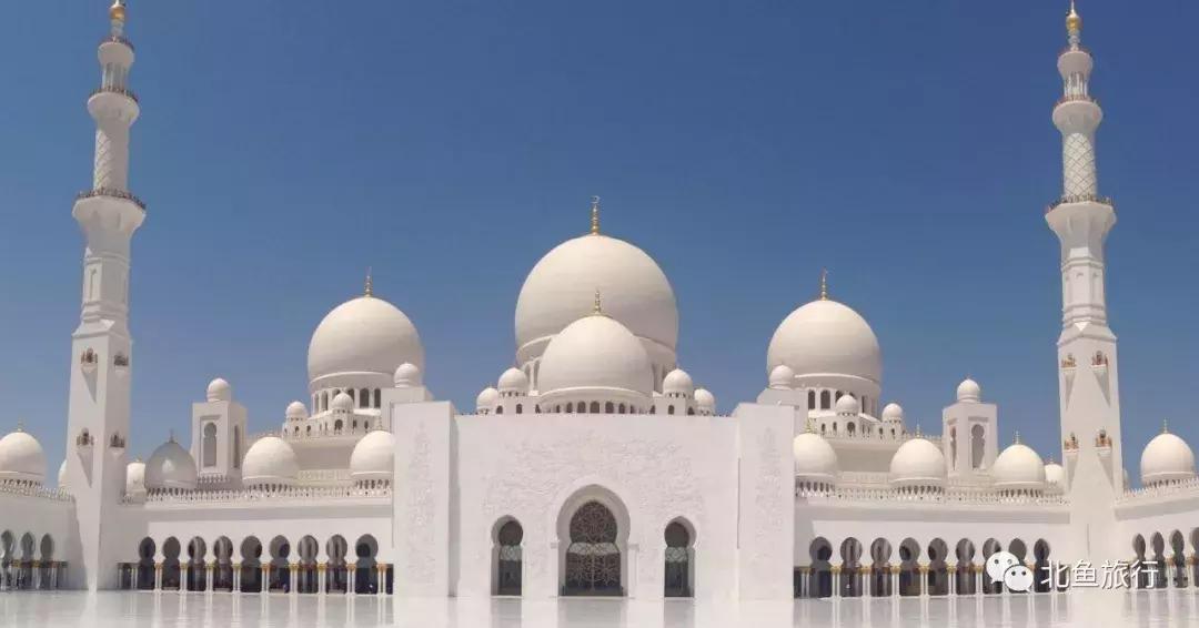 沙漠上的黄金之都迪拜,沙漠中的奇迹之城