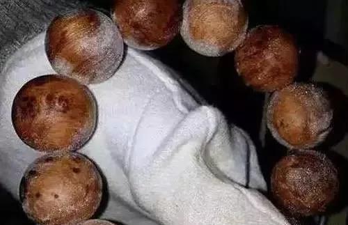 手串发霉了还能戴么,手串发霉可不可以用酒精消毒